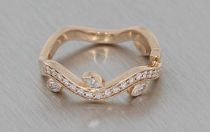 Organic diamond set wave band with leaf detail – Portfolio